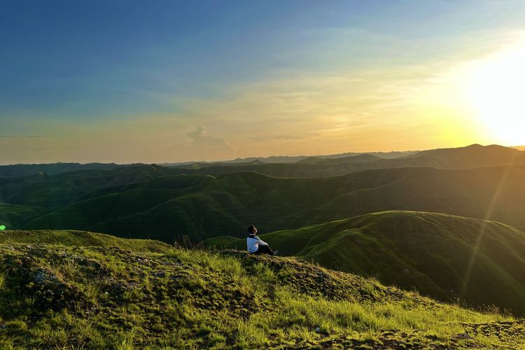 Wisata Sumba, bukit tanarara dimana, panduan wisata ke sumba, cara ke bukit tanarara, rute ke bukit tanarara, Panduan Wisata ke Bukit Tanarara Sumba dari Jakarta, Ada apa di Bukit Tanarara?, Rute menuju Bukit Tanarara, Lihat sunrise di Bukit Tanarara, berangkat jam berapa?, Tips lihat sunrise di Bukit Tanarara, Tarif sewa kendaraan
