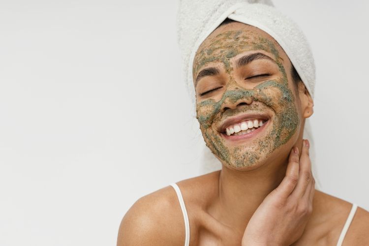 Perbedaan Clay Mask dan Mud Mask, Pilih Sesuai Jenis Kulit