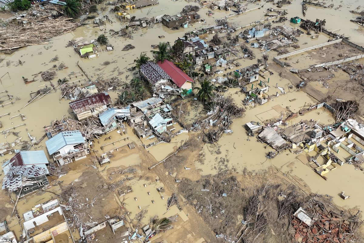 BNPB, BNPB Catat 1.059 Korban Meninggal Akibat Bencana Sumatera, 192 Orang Masih Dicari, Berapa Jumlah Korban Jiwa Akibat Banjir Bandang dan Longsor?, Bagaimana Perkembangan Data Korban Hilang dan Pengungsi?, Seperti Apa Dampak Bencana di Provinsi Aceh?, Bagaimana Kondisi Terkini di Sumatera Utara?, Apa Dampak Banjir Bandang di Sumatera Barat?