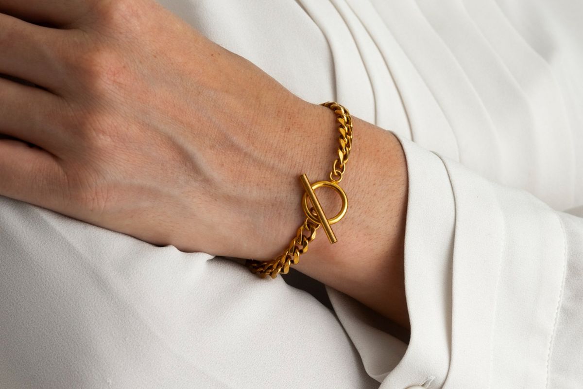 perhiasan emas, gelang emas, Charm Bracelet, chain bracelet, bangle bracelet, cuff bracelet, tennis bracelet, model gelang emas untuk sehari hari, gelang emas untuk sehari hari, jenis gelang emas, 5 Rekomendasi Model Gelang Emas untuk Sehari-hari, Timeless dan Stylish, 1. Chain bracelet, 2. Gold Bangle, 3. Cuff bracelet, 4. Tennis bracelet, 5. Charm bracelet