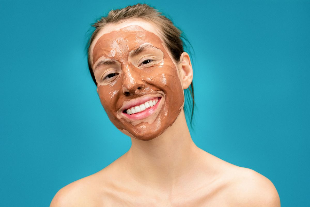 urutan skincare, urutan skincare usia 50 tahun ke atas, urutan skincare usia 50 tahun, 6 Urutan Skincare untuk Usia 50 Tahun ke Atas Menurut Dokter Kulit, 1. Pembersih, 2. Eksfoliator, 3. Retinoid, 4. Pelembap, 5. Krim mata, 6. Sunscreen
