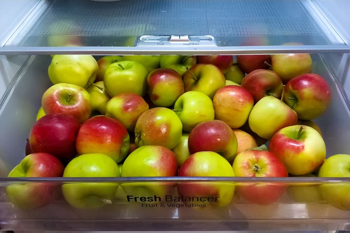 buah bantu bersihkan ginjal, buah sehat untuk ginjal, manfaat semangka untuk ginjal, antioksidan buah beri, 10 Buah Segar yang Bantu Bersihkan Ginjal Secara Alami, 1. Anggur, 2. Cranberry, 3. Semangka, 4. Lemon, 5. Buah Beri (Stroberi dan Blueberry), 6. Mentimun, 7. Nanas, 9. Jeruk, 10. Delima