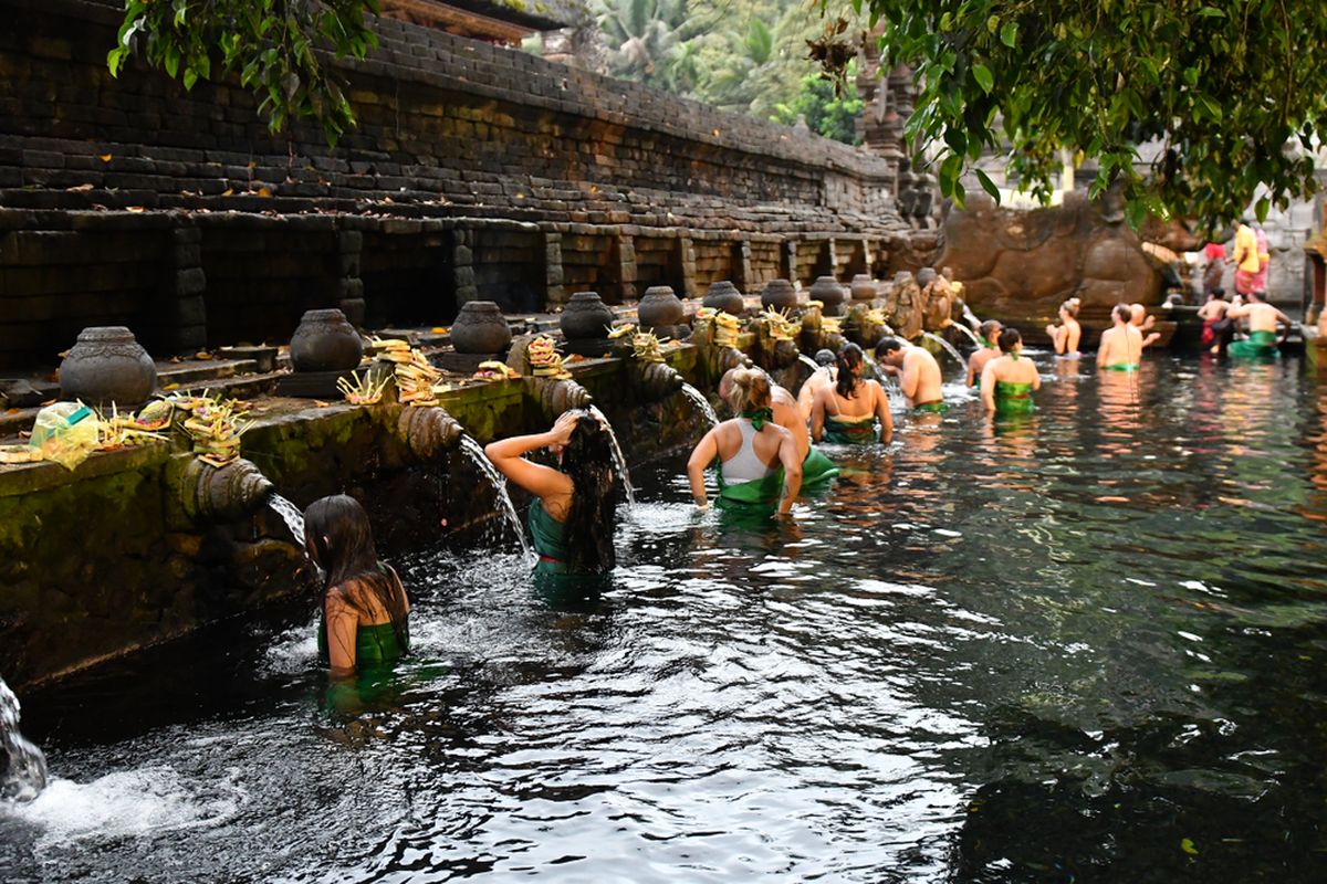 Zlatan Ibrahimovic, Pura Tirta Empul, Tirta Empul, pura tirta empul, tirta empul bali, Zlatan Ibrahimovic Kunjungi Pura Tirta Empul di Bali, Tempat Ritual Melukat