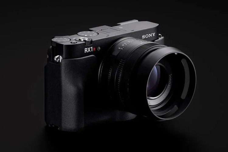 kamera, Sony RX1R III, Kamera, kamera Sony, Kamera Sony, kamera sony, kamera full frame, kamera full frame sony, Sony RX1R III Meluncur setelah 10 Tahun, Kamera Compact Full-Frame 61 MP, Fitur pemotretan fleksibel, ada mode makro, Bodi ringkas, layar tidak bisa dilipat, Bisa rekam video 4K dan efek sinematik, Harga kamera Sony RX1R III
