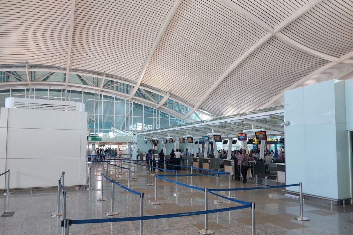 erupsi gunung lewotobi laki laki, erupsi gunung lewotobi hari ini, bandara i gusti ngurah rai dibangun tahun berapa, penerbangan bandara i gusti ngurah rai kembali normal, Erupsi Gunung Lewotobi Mereda, Penerbangan di Bandara Ngurah Rai Bali Kembali Normal
