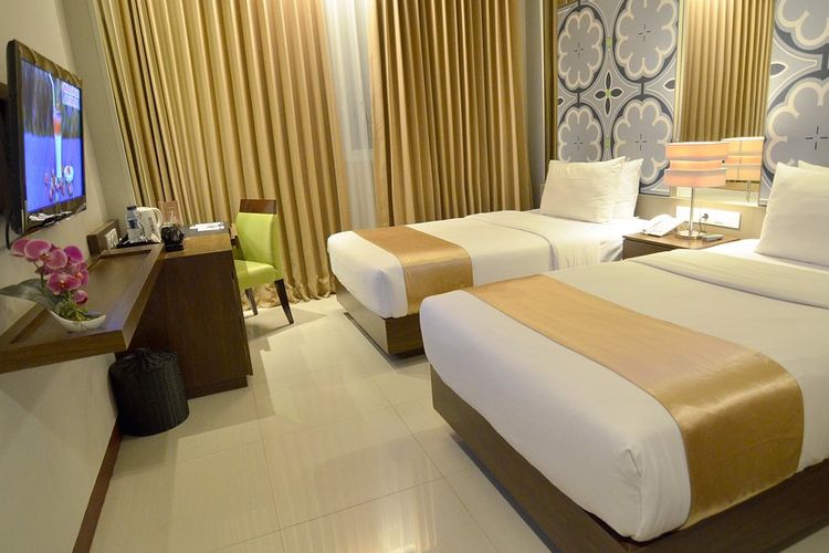 hotel di Pekalongan, 5 Rekomendasi Hotel di Pekalongan, Cocok untuk Liburan dan Trip Bisnis, 1. Aston Pekalongan Syariah Hotel &amp; Conference Center, 2. Howard Johnson by Wyndham Pekalongan, 3. Hotel Dafam Pekalongan, 4. Hotel Santika Pekalongan, 5. The Sidji Hotel Pekalongan
