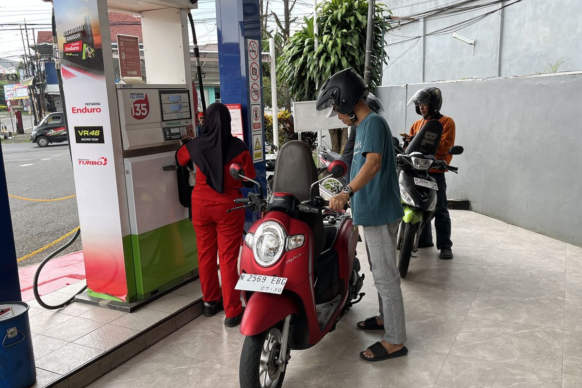 Pakar otomotif, harga minyak Brent, Pakar Otomotif Sebut Harga BBM Akan Naik secara Bertahap