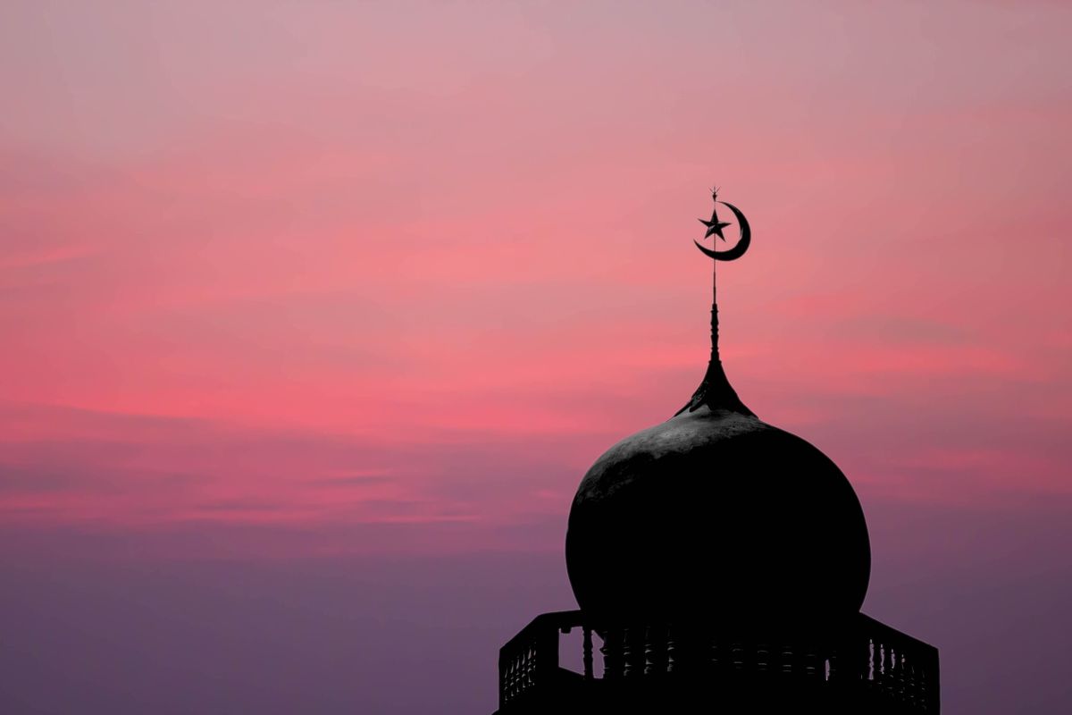 Lailatul Qadar, malam Lailatul Qadar, keutamaan malam Lailatul Qadar, 5 Keutamaan Malam Lailatul Qadar, Pintu Ampunan Terbuka Lebar, 1. Malam yang lebih baik dari seribu bulan, 2. Malam diturunkannya Al-Qur’an, 3. Malam penuh ampunan, 4. Malam penuh keberkahan dan kesejahteraan, 5. Malaikat turun ke bumi