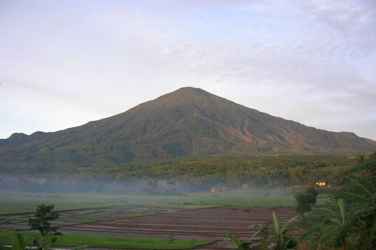 libur Lebaran 2025, libur lebaran 2025, gunung yang sudah buka pendakian, Gunung yang sudah buka, gunung slamet sudah buka atau belum, gunung gede sudah buka atau belum, gunung prau sudah buka atau belum, 6 Gunung yang Sudah Buka Pendakian usai Lebaran 2025, 1. Gunung Rinjani, 2. Gunung Merbabu, 3. Gunung Ciremai, 4. Gunung Prau, 5.  Gunung Argopuro, 6. Gunung Slamet
