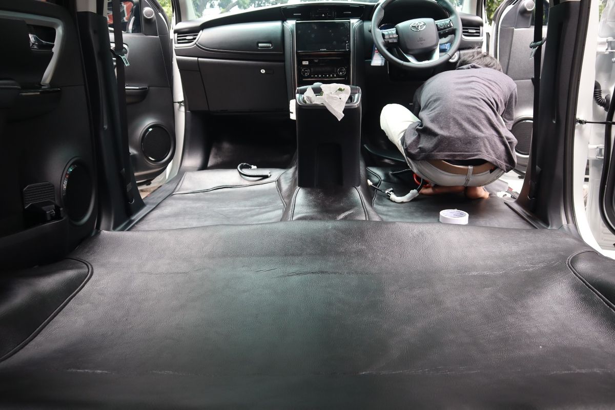 karpet mobil kulit, Segini Biaya Pasang Karpet Kulit Sintetis untuk Mobil