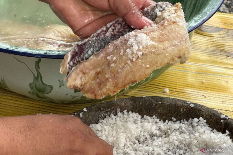 inasua, Teon Nila Serua, Mengenal Inasua, Kuliner Mirip Sashimi dari Teon Nila Serua Maluku