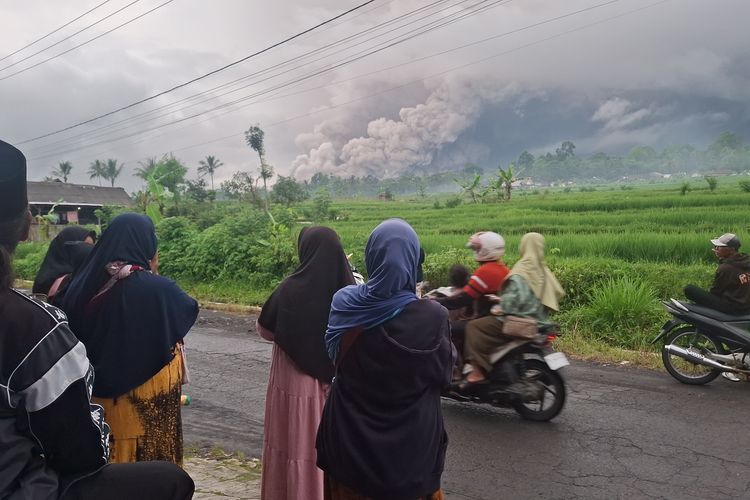 Gunung Semeru, Jonggring Saloko, Puncak Mahameru, Ranu Kumbolo, gunung semeru, ranu kumbolo, erupsi Gunung Semeru, erupsi gunung semeru hari ini, Erupsi Gunung Semeru 18 November 2025, jonggring saloko semeru, kawah jonggring saloko, Erupsi Dilaporkan Berhenti, Status Gunung Semeru Masih di Level Awas