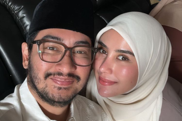 Adik Raffi Ahmad, Syahnaz Sadiqah, Idul Adha, Jeje Ritchie Ismail, idul adha, adik Raffi Ahmad, idul adha 2025, outfit idul adha, syahnaz sadiqah adik raffi ahmad, bupati bandung barat jeje, baju syahnaz sadiqah, baju gamis syahnaz, Baju Syahnaz Sadiqah Saat Idul Adha 2025, Membumi dengan Gamis Coklat