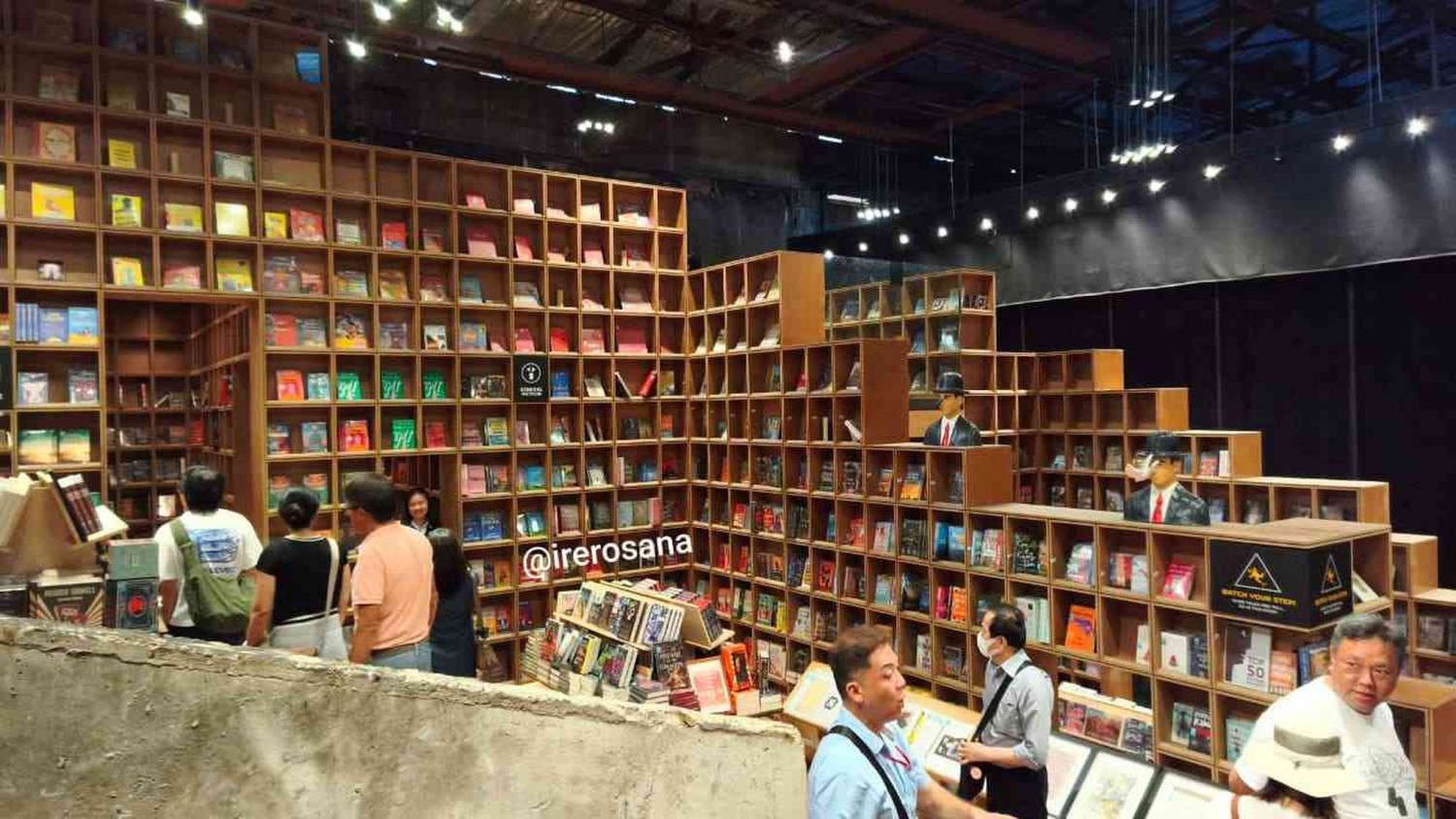 Malaysia, toko buku, Jelajah Toko Buku Paling Estetik di Malaysia, dari Sudut Lawas hingga Spot Instagramable