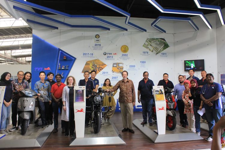 Duta Besar Swedia, Duta Besar Swedia untuk Indonesia Kunjungi Pabrik TVS di Karawang