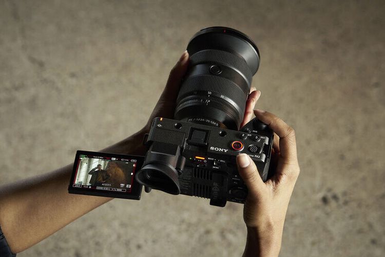 Sony, kamera ringkas, Sony FX2, sony, sony fx2, kamera sony fx2, kamera fx2, kamera sony, spesifikasi sony fx2, harga sony fx2, Kamera Full-Frame Ringkas Sony FX2 Meluncur, Bisa Rekam Video 4K 13 Jam, Full-frame ringkas, ISO 102.400 dan video 4K 13 jam, Fitur Sony FX2, Harga Sony FX2