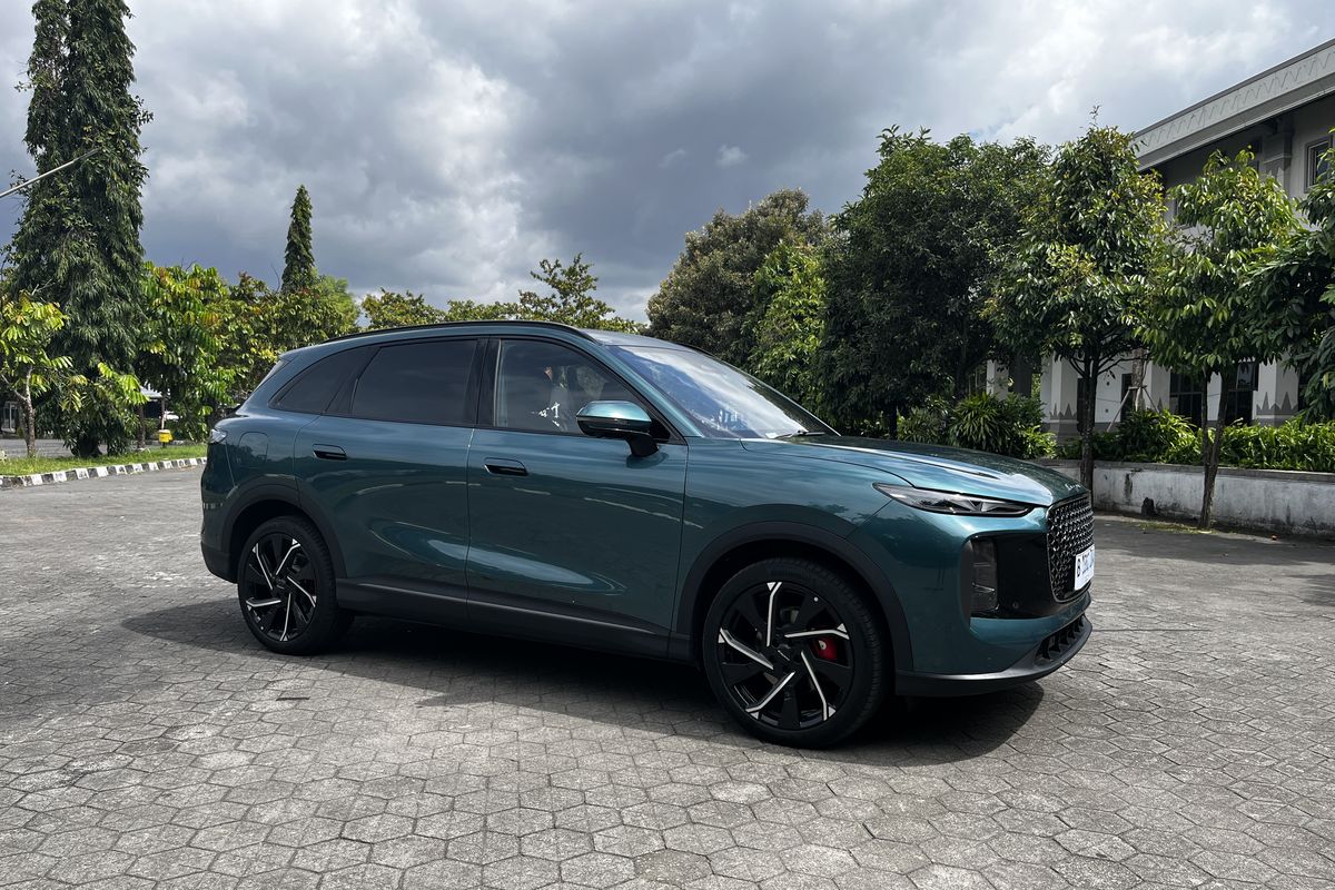 Lepas L8, Jajal Lepas L8: Sensasi Berkendara SUV PHEV Modern