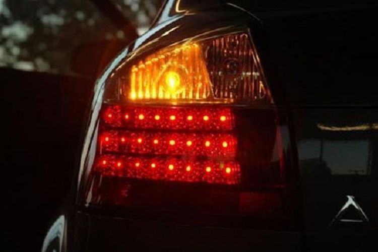 lampu rem, lampu sein, Mengapa Lampu Rem Merah dan Lampu Sein Kuning? Ini Penjelasan Ilmiahnya
