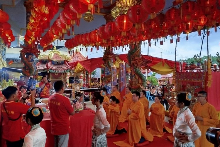 Euni Kimsin, Klenteng Hoo Tong Bio, Banyuwangi, Ketika 8 Rupang Dewa-dewi Berkumpul di Klenteng Hoo Tong Bio Banyuwangi