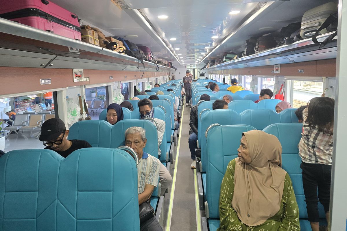 kereta api, Kereta api ekonomi kerakyatan, Mudik Lebaran 2026, Penjualan Tiket Kereta Ekonomi Kerakyatan Rute Ini Capai 100 Persen