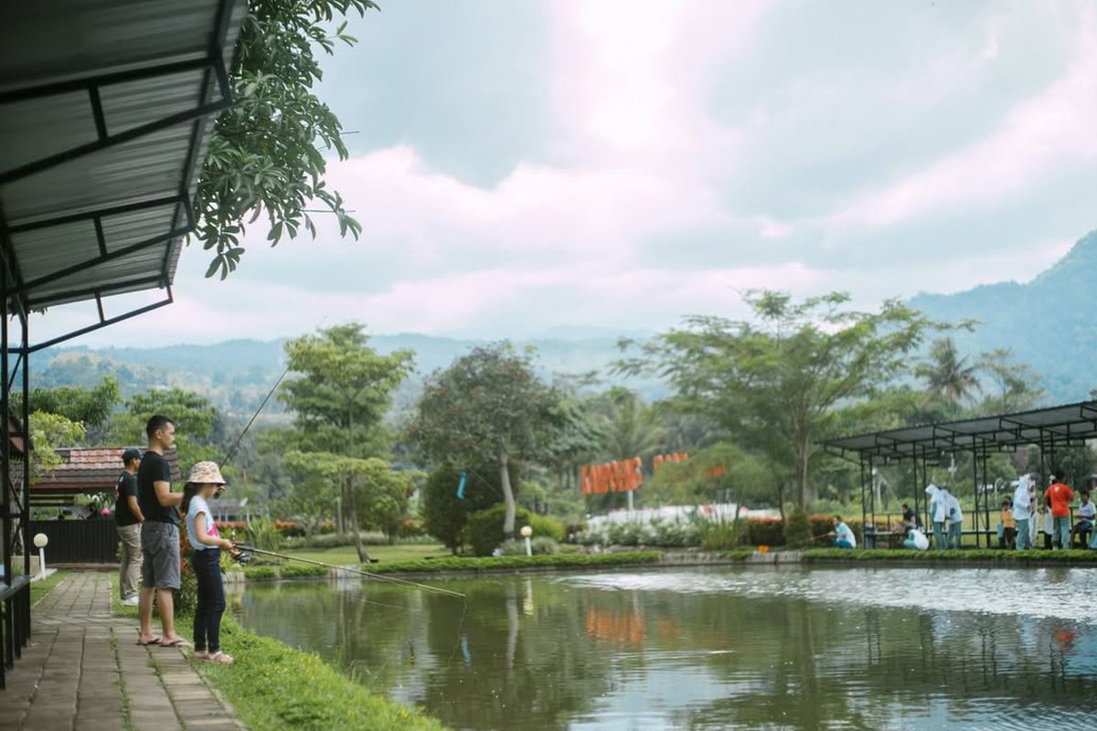 Jalan-jalan di Salatiga, Bisa Nikmati Nuansa Alam hingga Wisata Edukasi, 1. Kampoeng Banyumili, 2. Taman Kelinci Salatiga, 3. Kelenteng Hok Tek Bio, 4. Agrowisata Boemisora, 5. Goa Rong View