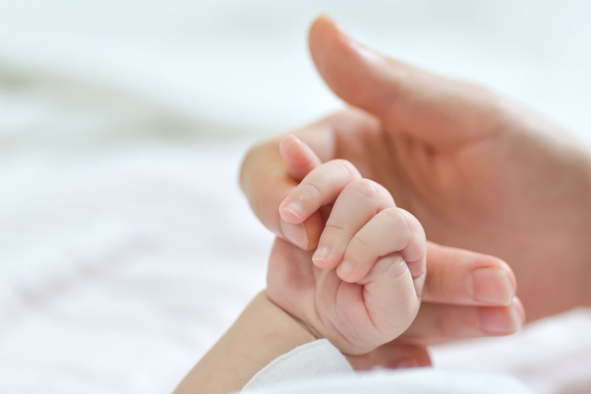 Garut, balita, Osteogenesis imperfecta, balita dianiaya, Ibu Balita di Garut Bantah Anaknya Dianiaya, Sebut Punya Kelainan Tulang Langka, Klarifikasi dari Sang Ibu, Keluarga Sebelumnya Laporkan Dugaan Kekerasan, KPAID Jabar: Tidak Ada Tanda Kekerasan, Masih Menunggu Hasil Medis Resmi