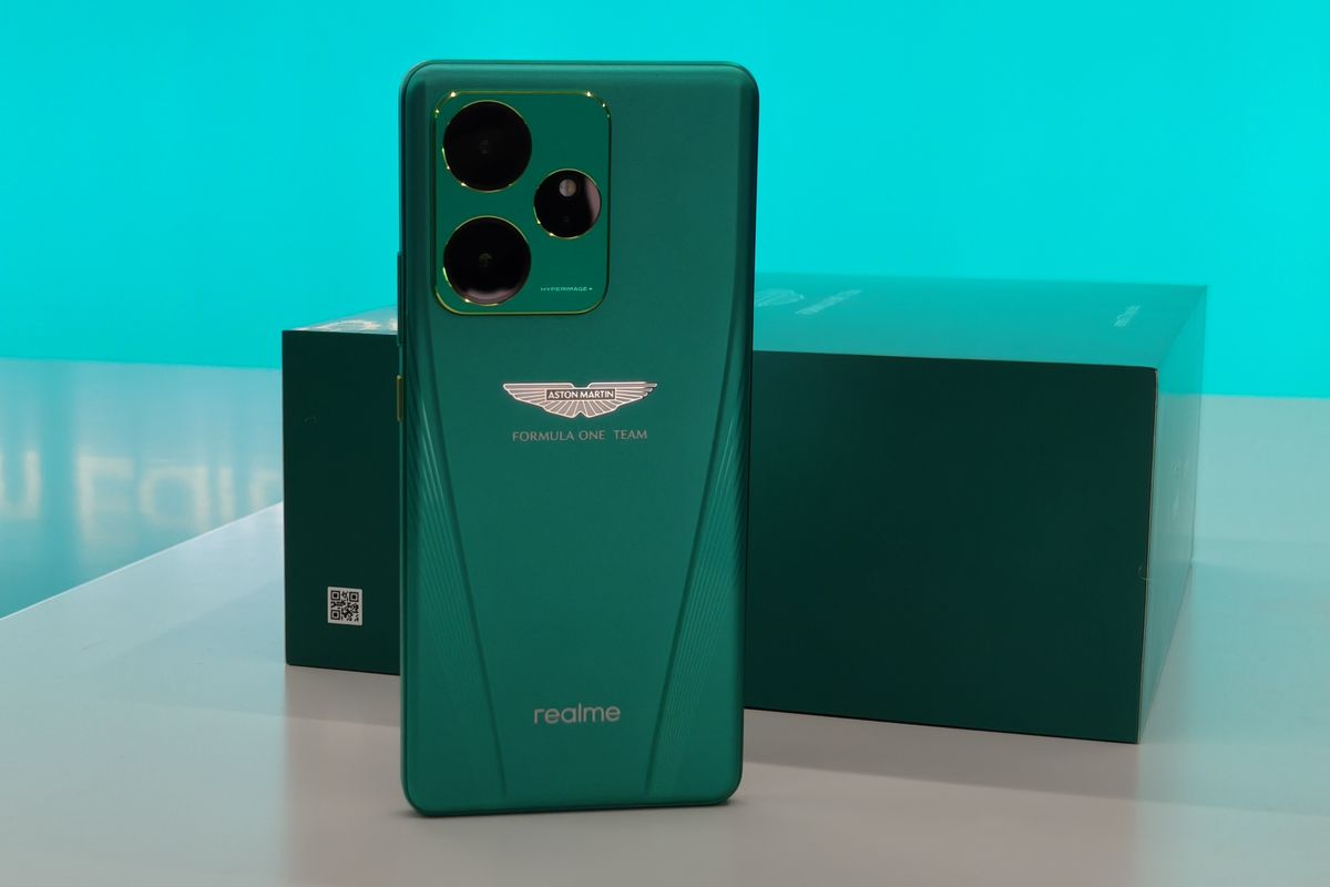 Realme, GT 7 Dream Edition, Aston Martin, realme, Hands-on Realme GT 7 Dream Edition di Paris, Aura F1 Aston Martin dalam Genggaman