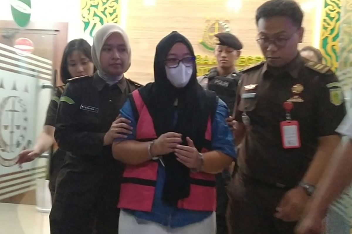 cirebon, pegawai bank, kejari kabupaten cirebon, korupsi bank Cirebon, mantan staf bank tersangka korupsi, penyelewengan dana bank, tindak pidana korupsi Rp 24 6 miliar, Korupsi Bank Cirebon, Ada 280 Transaksi Fiktif dan Rp 24,6 Miliar di Tangan Tersangka