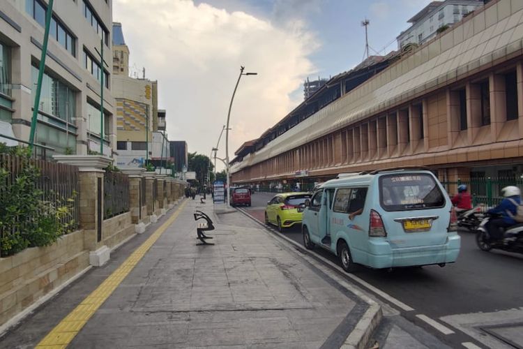 PT KAI Daop 1 Jakarta, stasiun cikini, PT KCI, lompat pagar, peninggian pagar stasiun, Cegah Aksi Lompat Pagar, KAI Tinggikan Pembatas Jadi 1,7 Meter di Stasiun Cikini