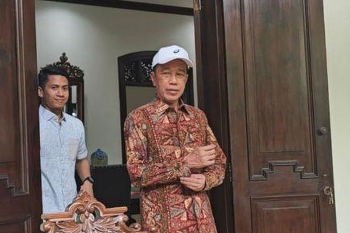 Joko Widodo, Jokowi, KGPA Tedjowulan, Pakubuwono XIII, Pakubuwono XIV, Keraton Kasunanan Surakarta, KGPAA Hamengkunegoro, KGPH Hangabehi, Jokowi Enggan Ikut Campur Soal Suksesi Raja Keraton Surakarta, Imbau untuk Jaga Kerukunan, Konflik Suksesi Pernah Terjadi Sebelumnya, Pakubuwono XIII Wafat, Dua Pihak Kembali Klaim Tahta, Jokowi Berharap Pemerintah Berperan Aktif, Jokowi Antar Jenazah PB XIII Sebelum Berangkat ke Imogiri