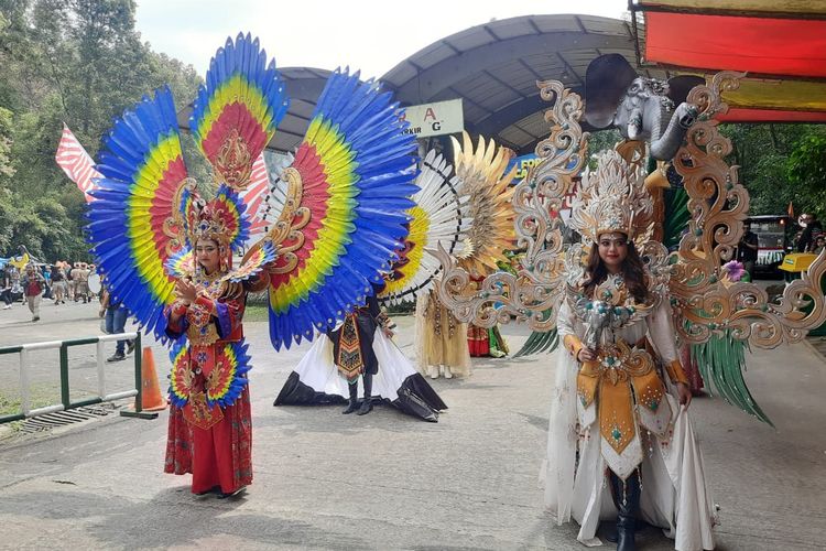 Taman Safari Indonesia, HUT ke-80 RI, The Forest Carnival, HUT Ke-80 RI, Taman Safari Bogor Gelar Parade Gajah dan Onta