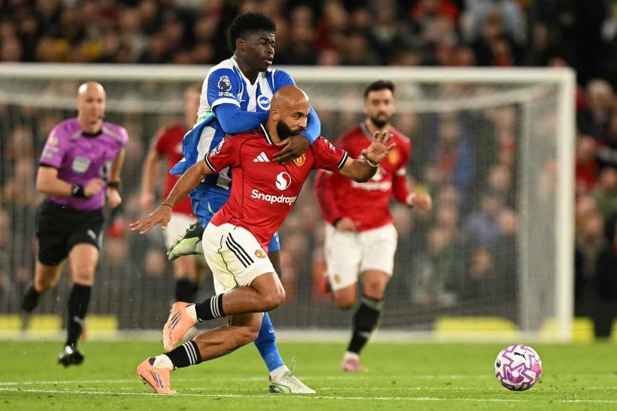 Carlos Baleba, Brighton, Manchester United, Liga Inggris, Diincar Man United, Carlos Baleba Terus Melempem Bersama Brighton