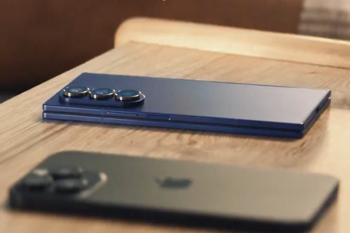 apple, Samsung, iPhone 16 Pro Max, Galaxy AI, Samsung Galaxy Z Fold 7, Samsung Cibir iPhone Kurang Cerdas dan Tak Bisa Dilipat