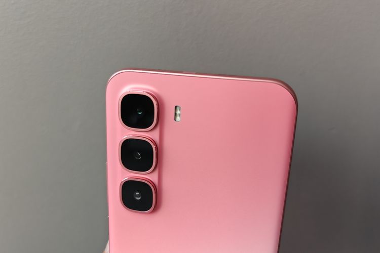 ponsel, infinix, smartphone, Infinix Hot 60 Pro Plus, Infinix Hot 60 Pro Plus spesifikasi, Hands-on Infinix Hot 60 Pro Plus: Enteng, Tipis, seperti Tak Bawa HP, Bodi enteng dan tipis, Layar mulus 144 Hz , Desain manis dan elegan, Bonus dalam kemasan, Spesifikasi Infinix Hot 60 Pro Plus , Harga Infinix Hot 60 Pro Plus