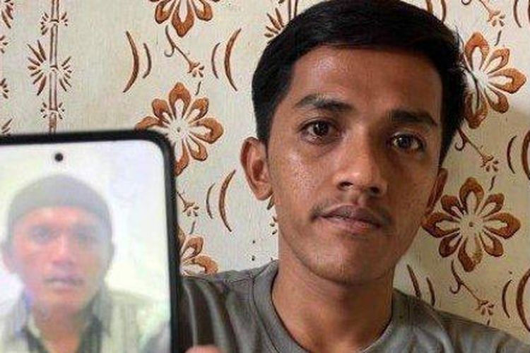 KMP Tunu Pratama Jaya, Selat Bali, KMP Tunu Pratama Jaya Tenggelam, Korban kmp tunu pratama jaya, KMP Tunu Pratama Jaya di Selat Bali, Kisah Pilu Toni yang Selamat dari Tragedi KMP Tunu Pratama Jaya, Lima Jam Peluk Jasad Ayah di Selat Bali