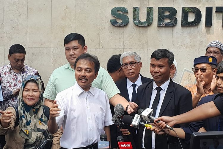 Roy Suryo, Jokowi, ijazah jokowi, buku jokowi roy suryo, Alasan UGM Batalkan Launching Buku 