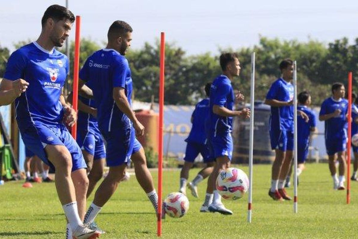 Pertandingan persahabatan, Persib, Western Sydney Wanderers, Persib vs Western Sydney Wanderers, Persib Bandung, Persib Bandung vs Western Sydney Wanderers, internasional, Jadwal Persib, Pertandingan Persahabatan, persib vs western sydney wanderers, jadwal siaran langsung persib vs western sydney wanderers, link live streaming Persib vs Western Sydney Wanderers, Jadwal Siaran Langsung Persib Vs Western Sydney Wanderers, Kick Off Pukul 19.00 WIB, Western Sydney Anggap Laga Lawan Persib Suatu Kehormatan, Persib Lakukan Pembenahan Jelang Musim Baru, Bojan Hodak Ingin Uji Kekuatan Tim, Link Live Streaming Persib Bandung vs Western Sydney Wanderers