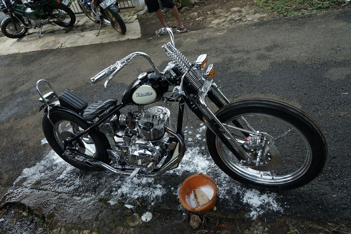 yamaha scorpio, Modifikasi Chopper, Momo Mr. Kuztom Garage, motor karburator, Motor Apa yang Pas Dijadikan Bahan Modifikasi Chopper?