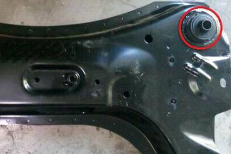 kerusakan, kaki-kaki, jalan berlubang, muatan, Kombinasi Jalan Rusak dan Muatan Penuh, Musuh Utama Kaki-Kaki Mobil
