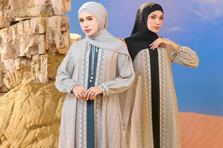 ide outfit hijab, ide outfit idul adha, outfit lebaran idul adha, outfit sholat idul adha, outfit hari raya idul adha, outfit idul adha 2025, outfit idul adha, 10 Inspirasi Outfit Idul Adha 2025 yang Anggun dan Nyaman Seharian, 1. Gamis katun dengan motif lembut, 2. Tunik panjang dan celana kulot, 3. Setelan linen earth tone, 4. Dress layered dengan hijab segi empat, 5. Kaftan modern dengan aksen bordir, 6. Baju kurung klasik yang timeless, 7. Outer kimono dan maxi dress, 8. Set rok plisket dan atasan flowy, 9. Dress knit untuk gaya minimalis, 10. Outfit serba putih untuk nuansa suci