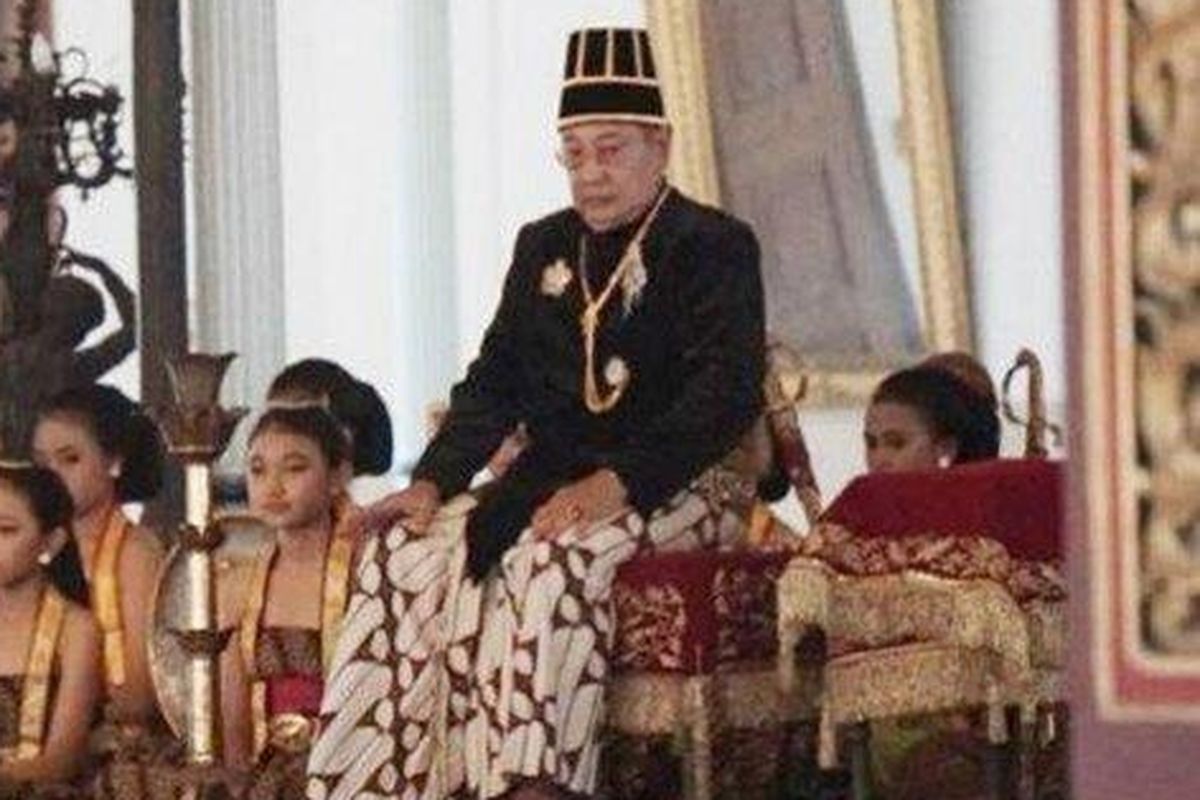 Raja Keraton Kasunanan Solo PB XIII Hangabehi Wafat, PB XIII wafat, PB XIII meninggal, Pemakaman PB XIII, PB XIII Mangkat, Ini Rangkaian Adat Pemakaman Sang Raja Keraton Kasunanan Surakarta, Bagaimana Rencana Pemakaman PB XIII?, Di Mana Prosesi Pemakaman Akan Dimulai?, Bagaimana Tata Cara Adat dalam Prosesi Pemakaman?, Bagaimana Kondisi Kesehatan PB XIII Sebelum Wafat?