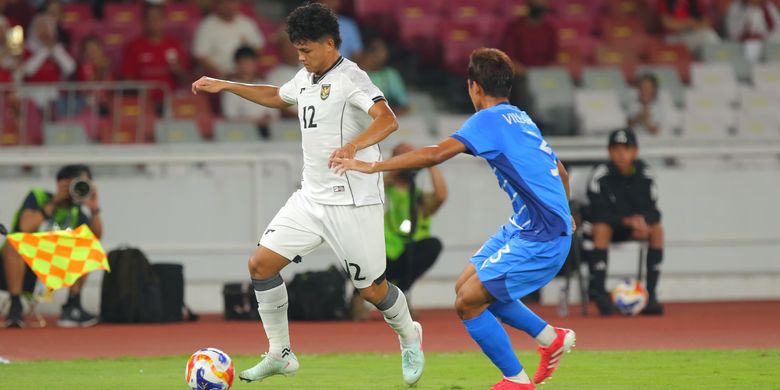 Liga Indonesia, Persija Jakarta, Persita, Persija, Persita Tangerang, Super League, Hokky Caraka, Carlos Pena, Super League 2025-2026, Alasan Hokky Caraka Tidak Dimainkan Saat Pesita Lawan Persija, Baru Berlatih Beberapa Hari, Persita Dibungkam Persija Jakarta, Keluhan Soal Kondisi Rumput JIS, Laga Berikutnya