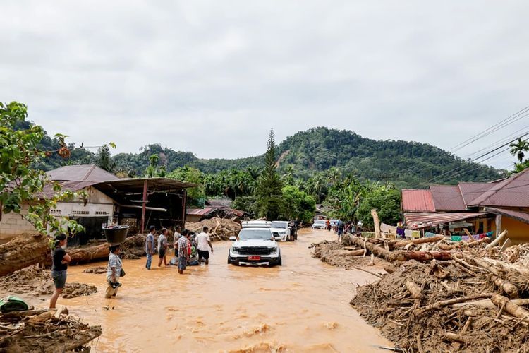 Tapanuli Tengah, “Bu, Ada Susu?”, Potret Ibu dan Balita Bertahan Hidup Pascabanjir Bandang Tapanuli Tengah
