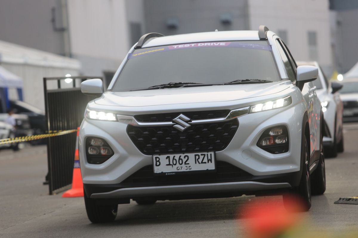 Suzuki, suzuki fronx, suzuki Fronx GL, Pajak Tahunan Suzuki Fronx, Pajak Tahunan Suzuki Fronx Tipe Terendah, Rp 3,3 Jutaan
