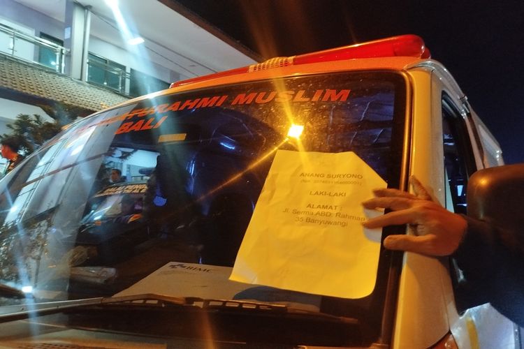 KMP Tunu Pratama Jaya, Matur Piuning, Nunas Baos, Korban KMP Tunu Pratama Jaya, Selat Bali, KMP Tunu Pratama Jaya Tenggelam, Korban kmp tunu pratama jaya, Istri Gelar Ritual demi Kepulangan I Komang Surata, Korban Tenggelamnya KMP Tunu Pratama Jaya, Gelar Matur Piuning di Pelabuhan Gilimanuk, Lakukan Ritual Nunas Baos di Pantai Pebuahan, Kenangan Terakhir Sebelum Kehilangan Kontak, Tradisi Sebagai Wujud Cinta dan Kepasrahan, Data Korban KMP Tunu Pratama Jaya