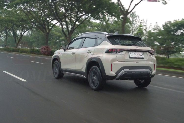 kenyamanan berkendara, suzuki fronx sgx, kendaraan perkotaan, mesin mild hybrid, Pengalaman Berkendara dengan Suzuki Fronx SGX di Lalu Lintas Jakarta, Karakter Mesin , Dimensi Ringkas, Kabin dan Fitur Keselamatan , Catatan Penting , Kesimpulan