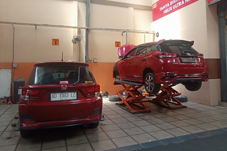 komponen mobil, bunyi mobil, kerusakan kaki-kaki, periksa bengkel, Cara Membedakan Bunyi Normal dan Kerusakan pada Kaki-Kaki Mobil