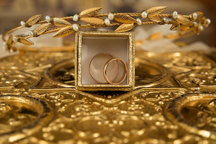 Perhiasan emas, Kadar emas terbaik, kadar emas terbaik, perhiasan emas, emas 18 karat, tips beli emas, jenis kadar emas, kadar emas perhiasan, Mau Beli Perhiasan Emas? Ini Kadar yang Paling Disarankan dan Menguntungkan