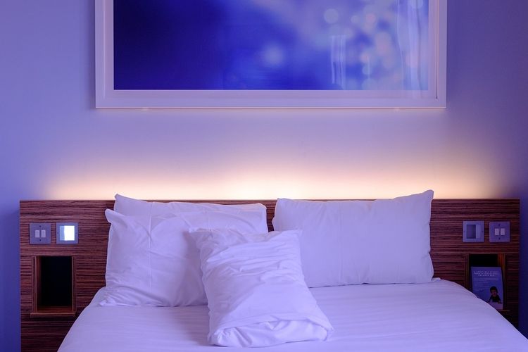 suite, hotel, kamar hotel, deluxe, standard, tipe kamar hotel, superior, Mau Booking Hotel? Kenali Perbedaan Tipe Kamar Deluxe, Superior, hingga Suite, 1. Standard, 2. Superior, 3. Deluxe, 4. Suite