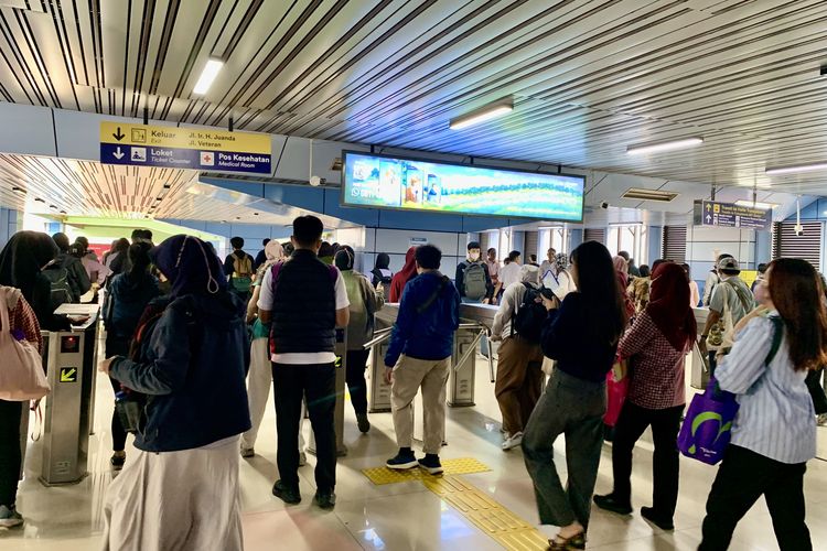 Stasiun KRL terdekat dari Pasar Baru, Cara ke Pasar Baru Naik KRL dari Arah Rangkasbitung-Serpong